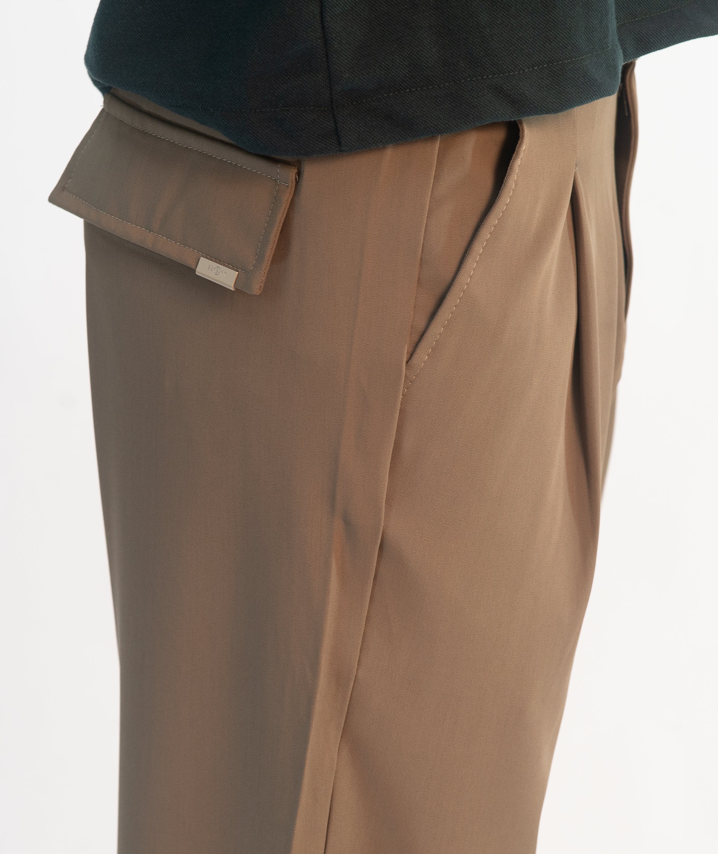 PLEATED TROUSERS