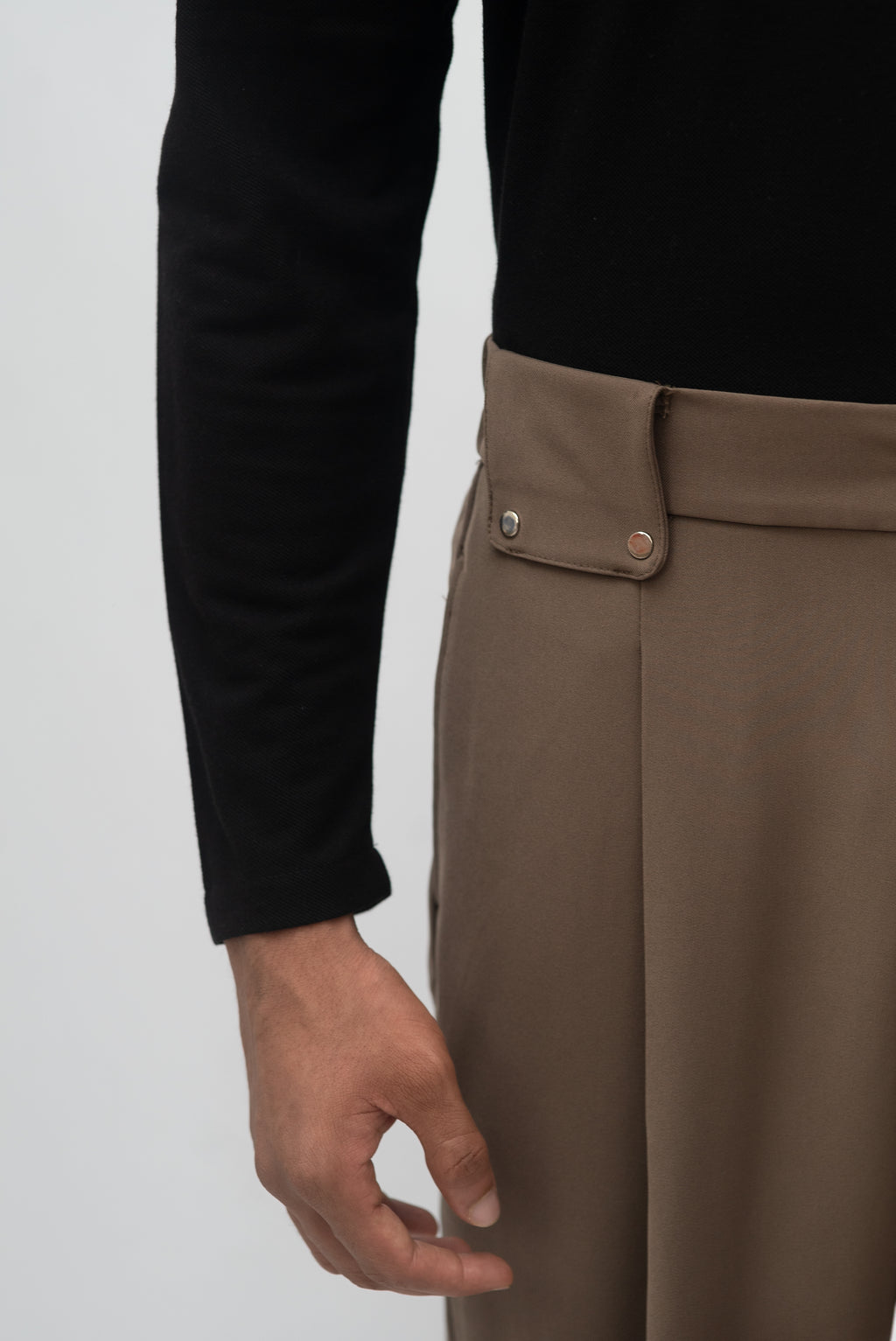 PLEATED TROUSERS