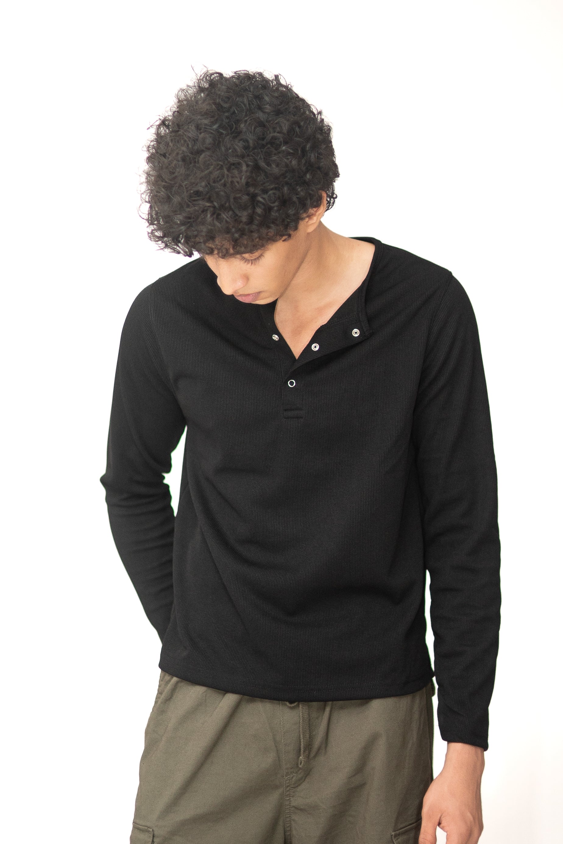 TEXTURED HENLEY T-SHIRT