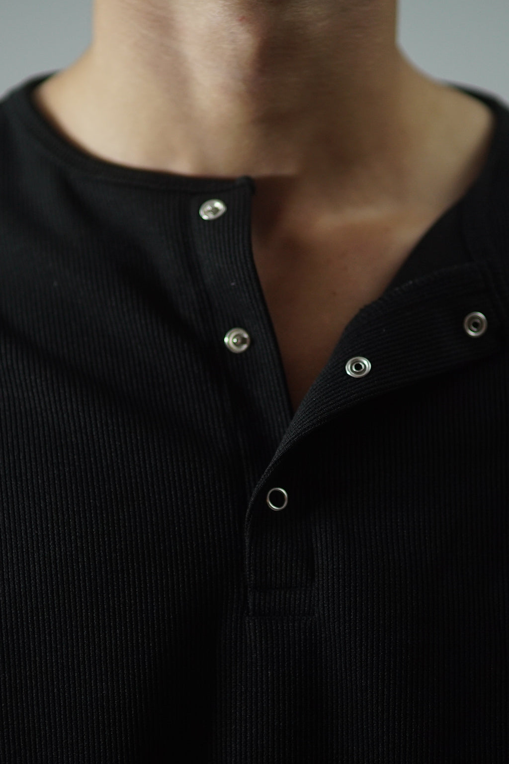 TEXTURED HENLEY T-SHIRT