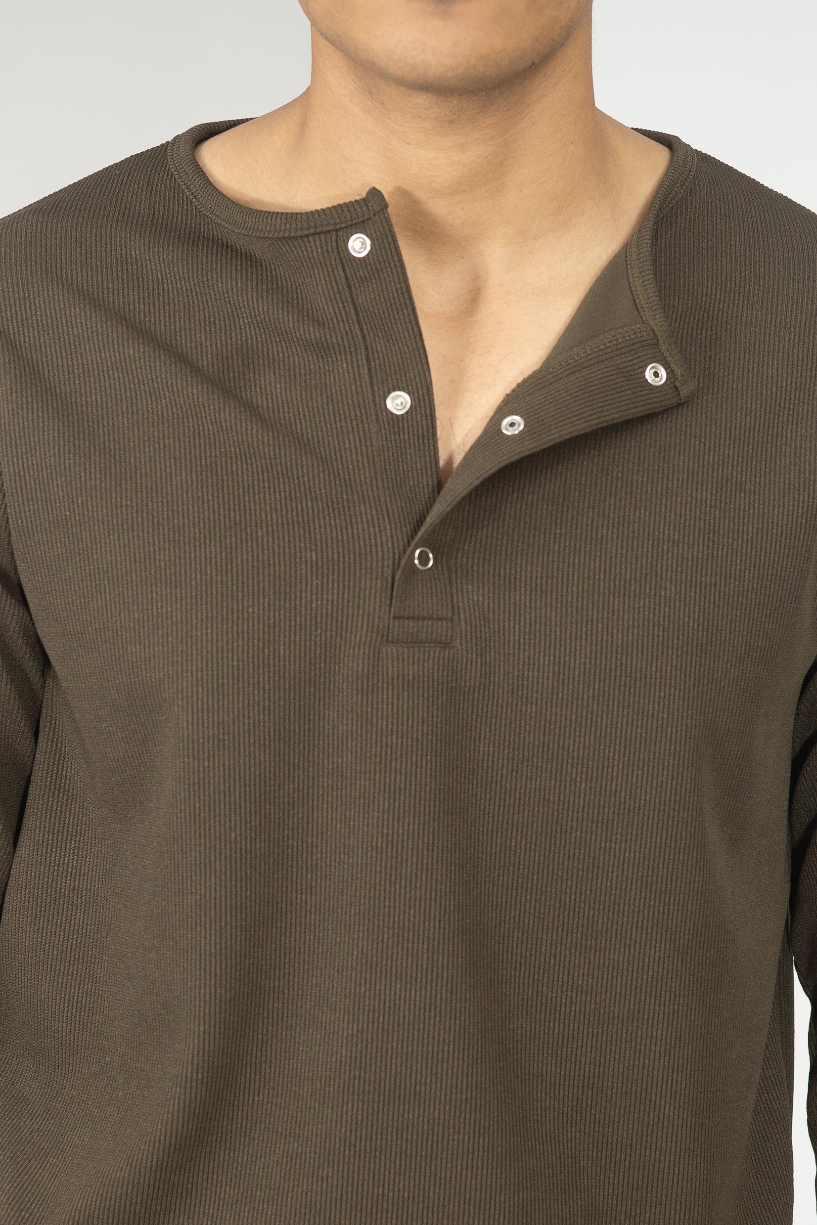 TEXTURED HENLEY T-SHIRT