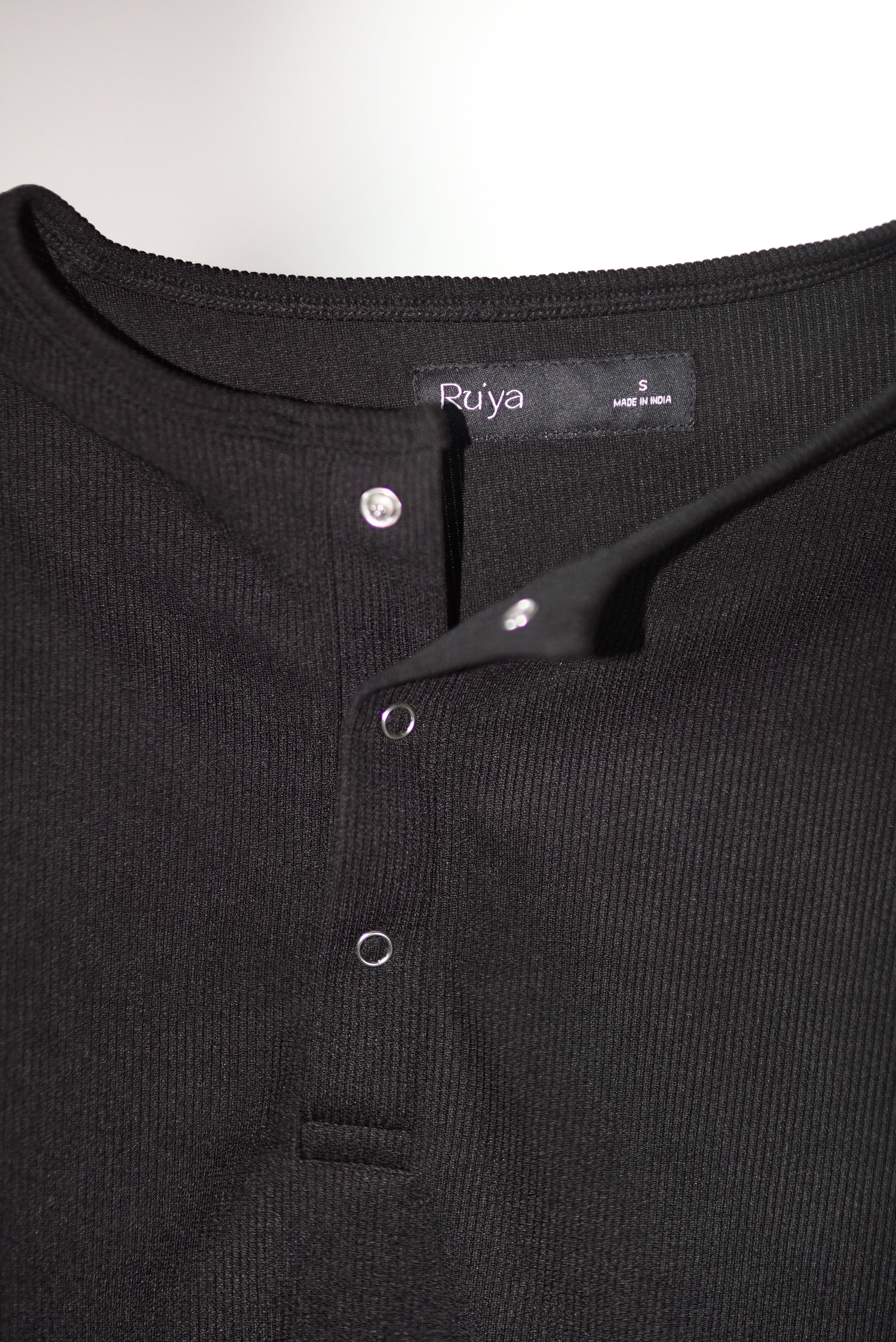 TEXTURED HENLEY T-SHIRT