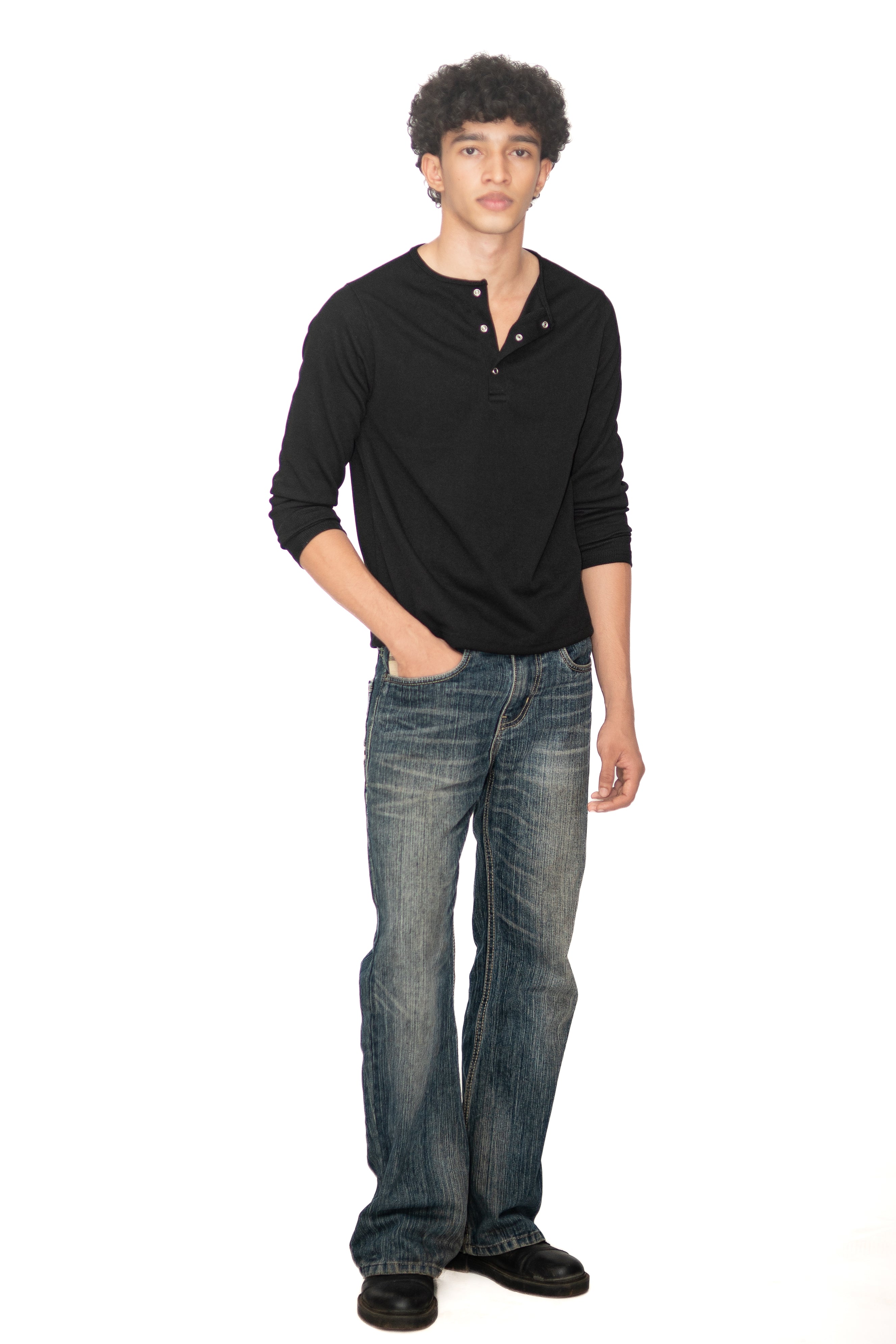 TEXTURED HENLEY T-SHIRT