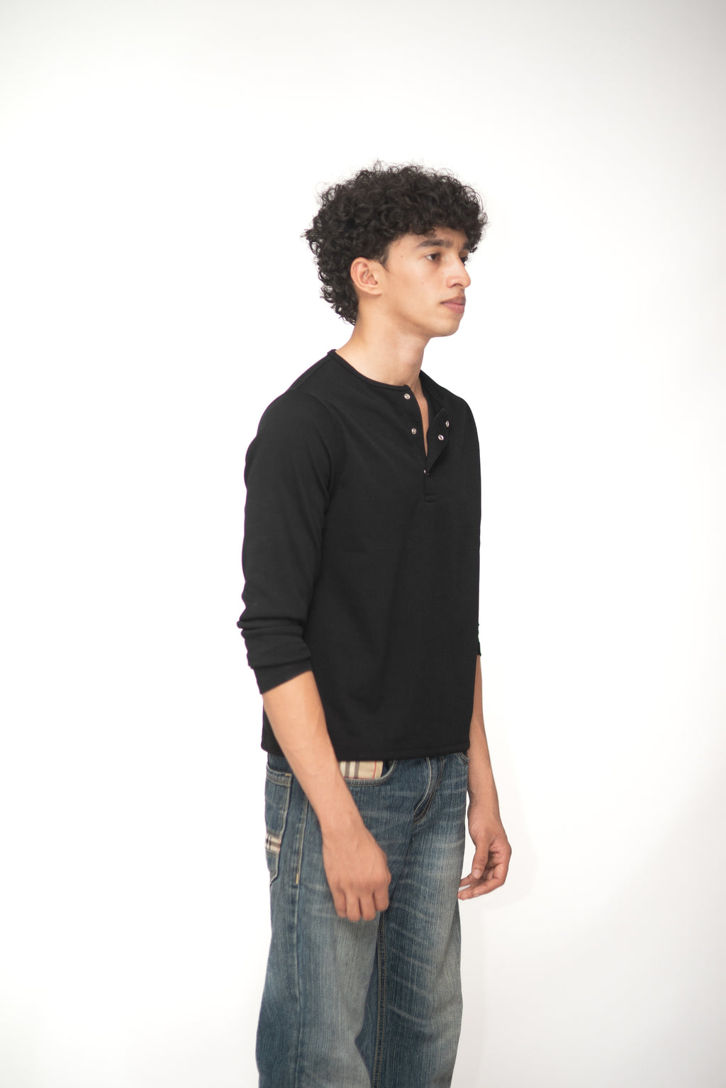 TEXTURED HENLEY T-SHIRT