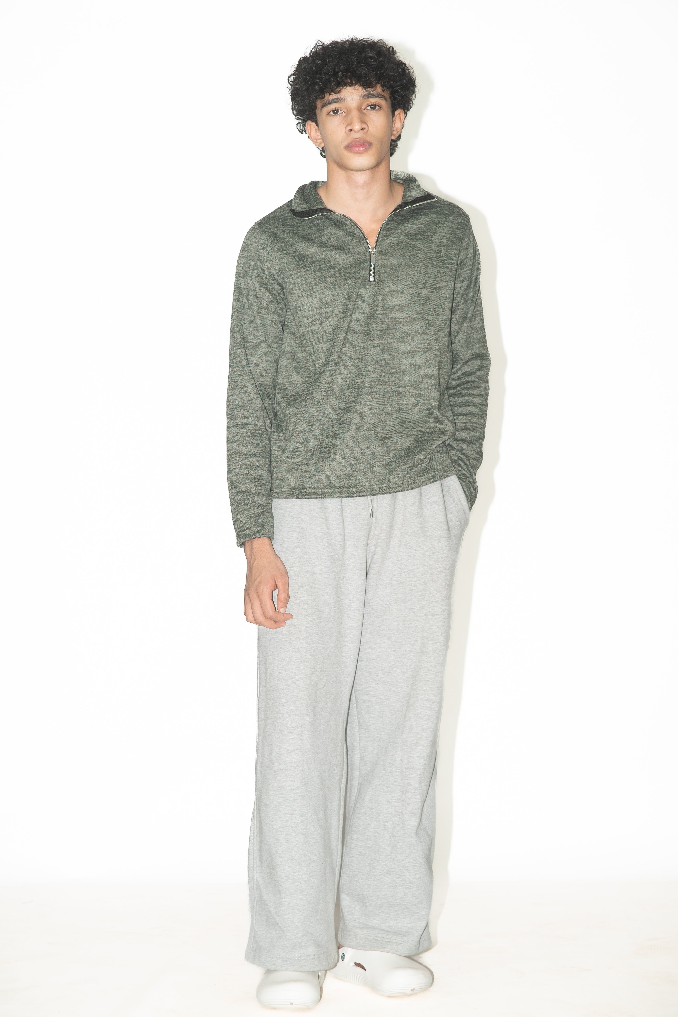 QUARTER ZIP SWEATSHIRT