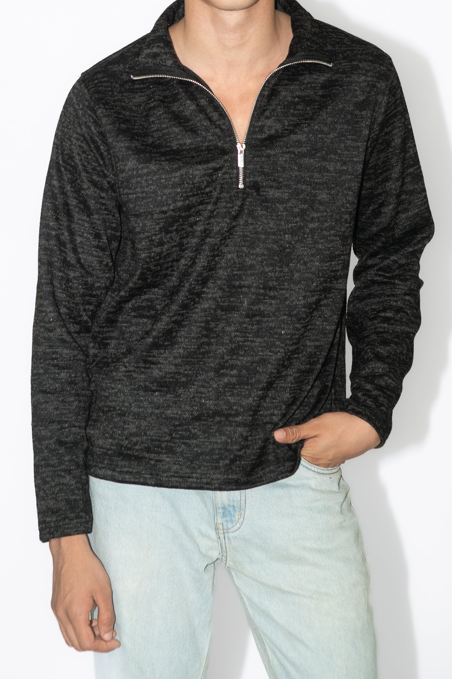 QUARTER ZIP SWEATSHIRT