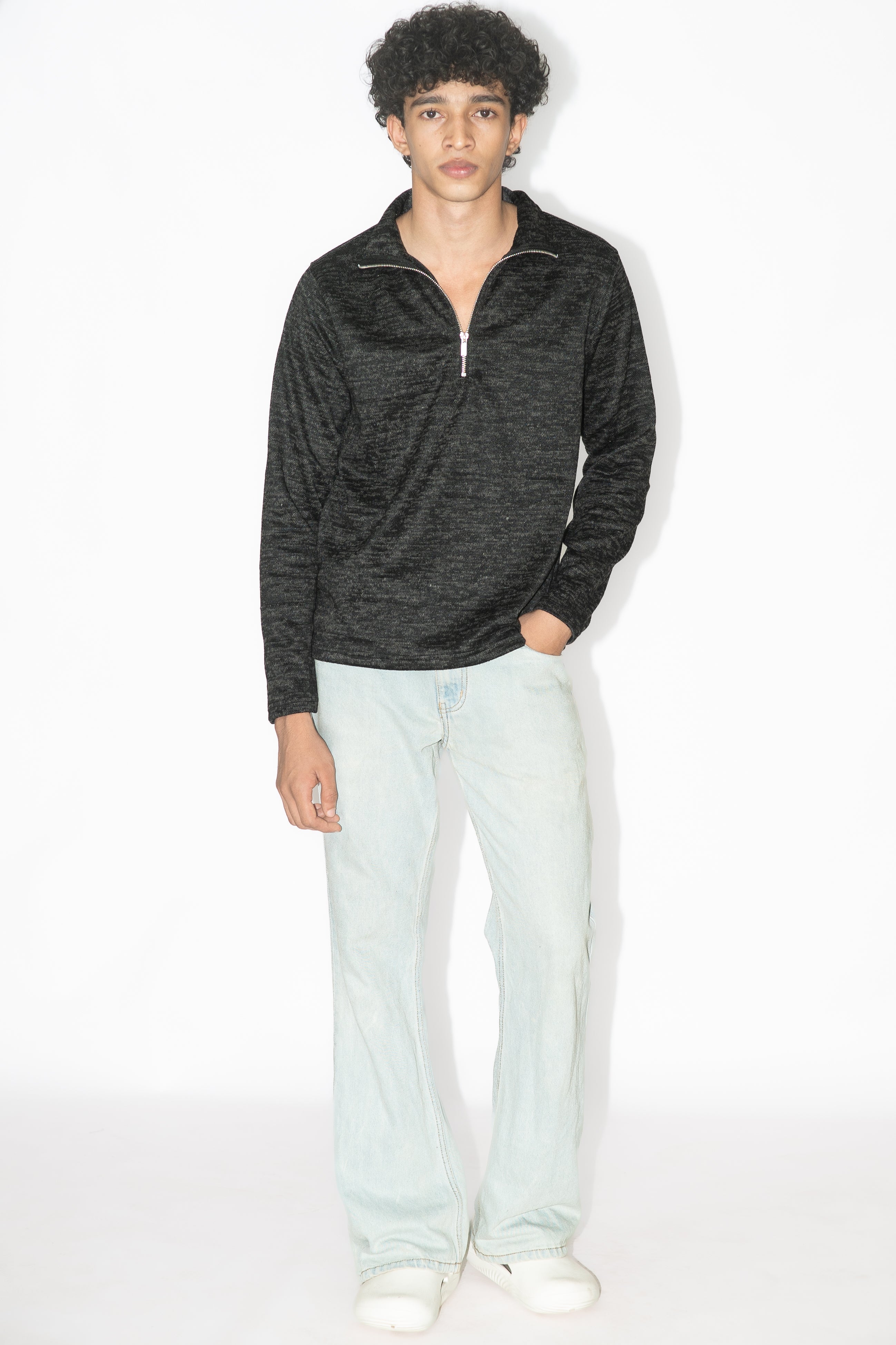 QUARTER ZIP SWEATSHIRT